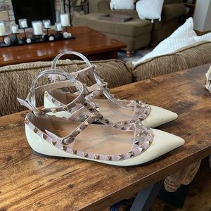 Authentic Valentino Rockstud flats.